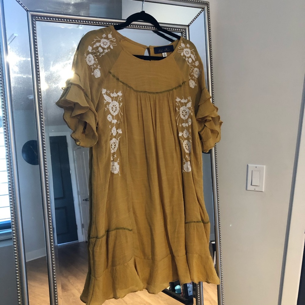 Embroidered ruffle sleeve dress